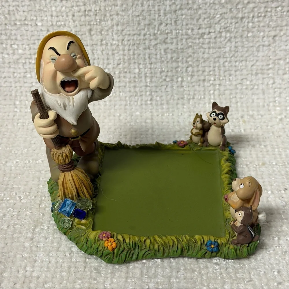 Walt Disney Snow White and Seven 7 Dwarfs SNEEZY Desk Set Post It Paper Holder